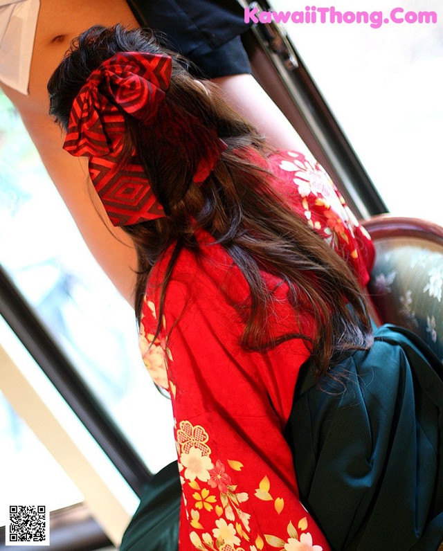 Kimono Momoko - Ghirl Chest Pain